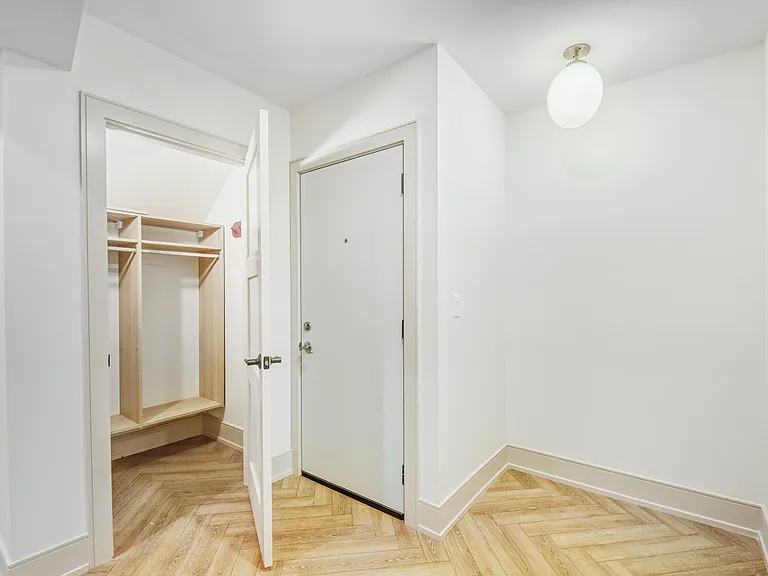 2704 W Argyle St #G — Photo 14