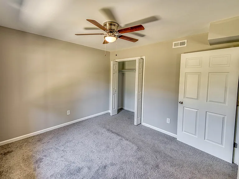 Ashford Place Apartments — Photo 7