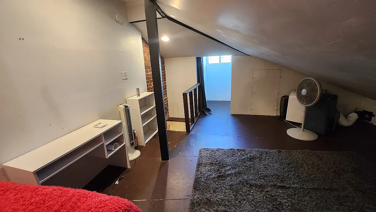 6 bed, 2000 sqft, $997 — Photo 2