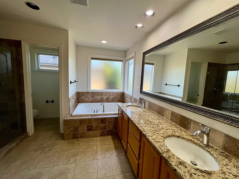 10046 Gwendelyn Ln — Photo 18