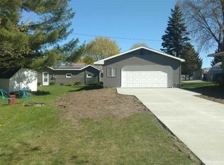 610 Sunset Ln, Cadillac, MI 49601
