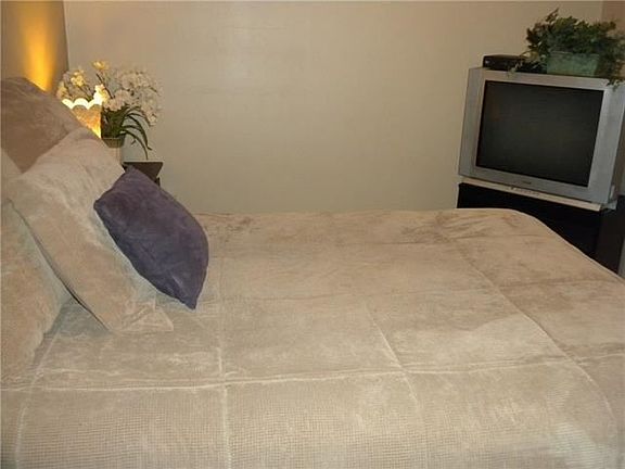 5th image of 2480 Dreux Ave