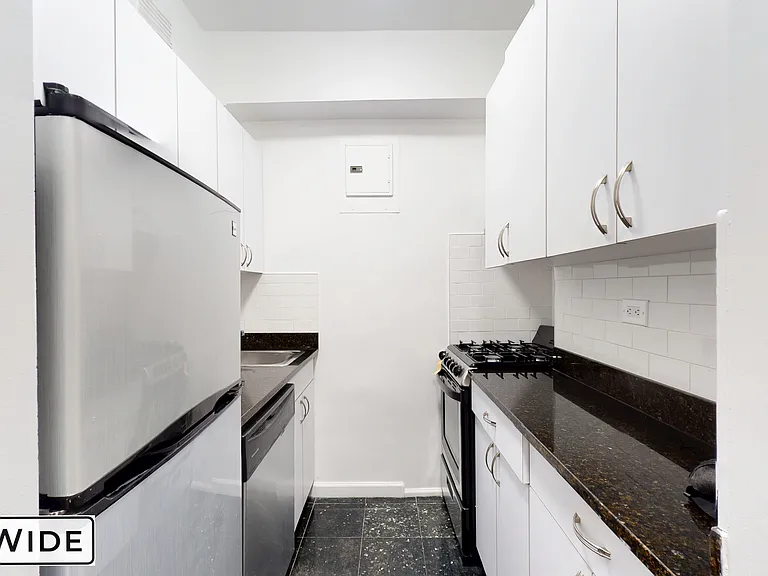 405 E 56th St #10B — Photo 3