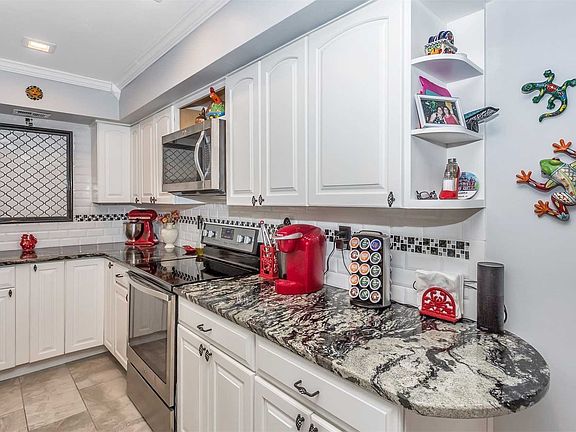3rd image of 44 Alhambra Dr