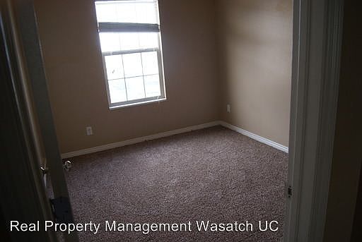 2nd image of 1328 N Willow Way