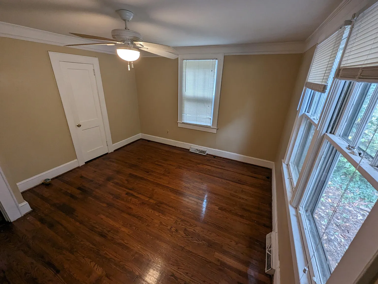 302 W Fredericks Street — Photo 3