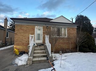 31 Treeview Dr #6, Toronto, ON M8W 4C1