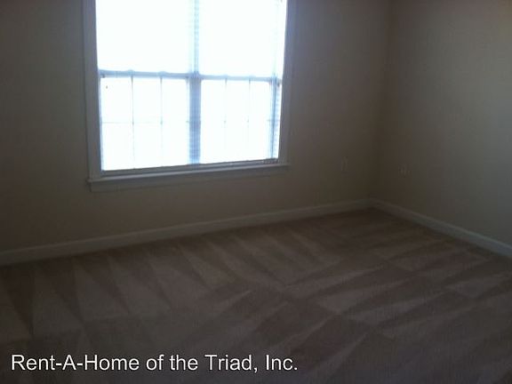 4th image of 108-202 Sunset Cir