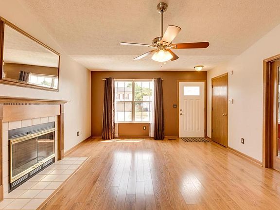 3rd image of 2358 Breeze Hill Dr