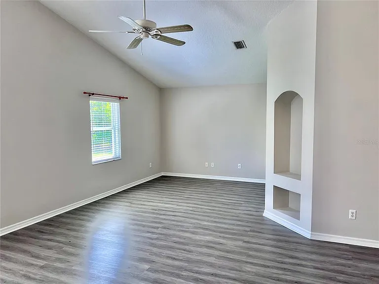 70 Wellesley Ln — Photo 16