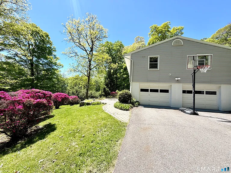 137 Florida Hill Rd — Photo 5