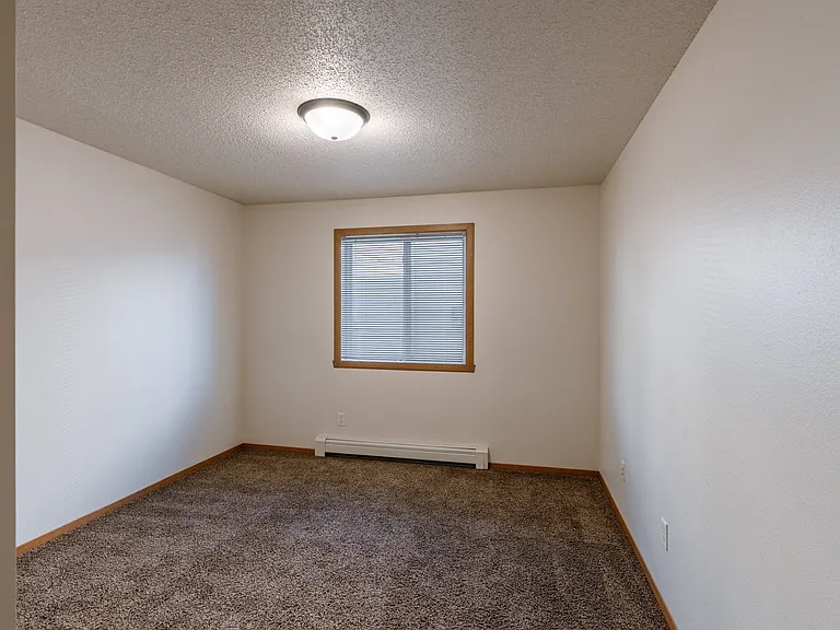 Fargo, ND Thunder Creek Apartments | Bedroom