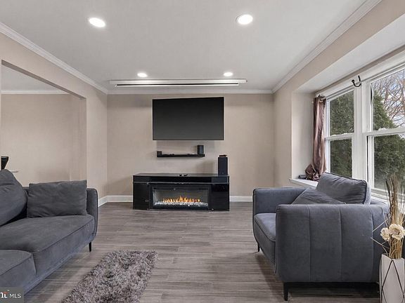4th image of 2701 Taney Ln