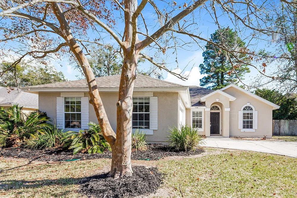 4 bed, 2.0 bath, 1669 sqft, $2,820 — Photo 1