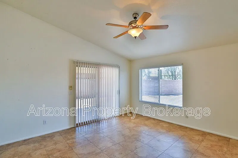 3 bed, 2.0 bath, 1313 sqft, $1,895 — Photo 2