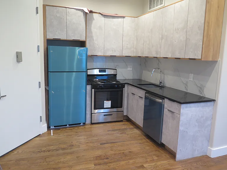 505 Fairview Ave #2R — Photo 1