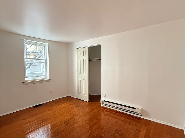 254 S 10th St #1-R — Photo 8