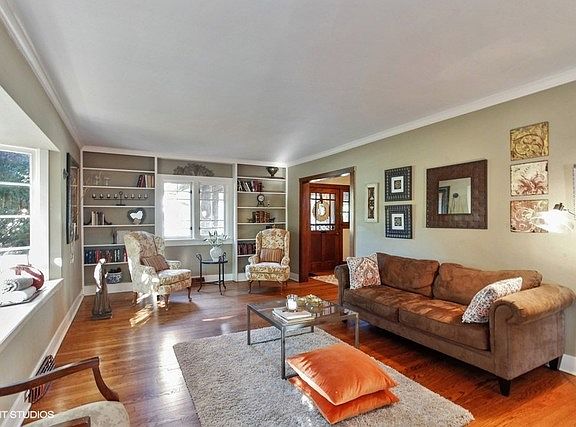 2nd image of 814 Fair Oaks Ave