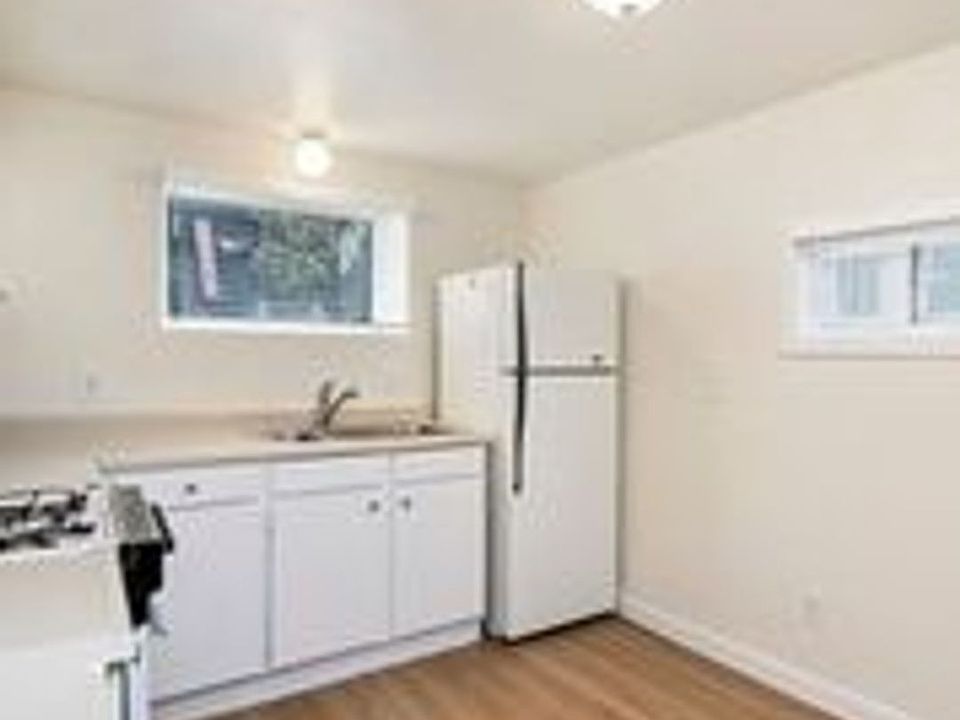 1st image of 11544 Greenwood Ave N APT 5