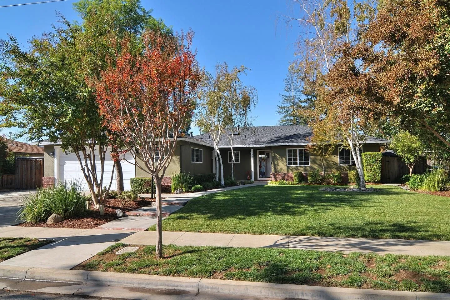1421 Flora Ave photo 1