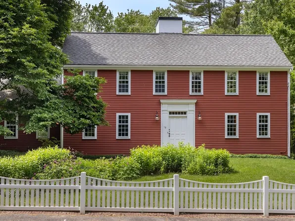 12 Queen Anne Ln, Hingham, MA 02043