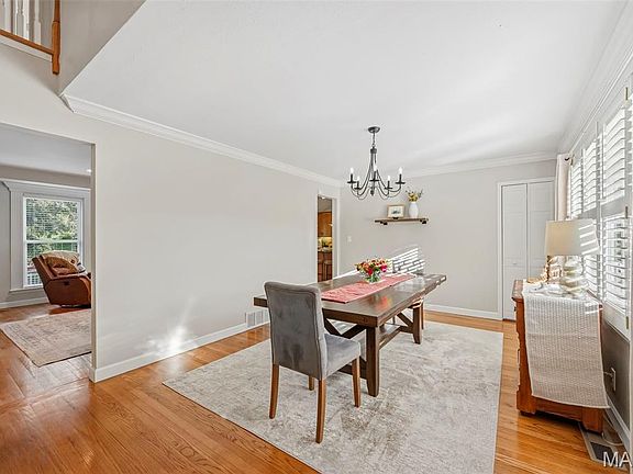 5th image of 9121 Robyn Rd