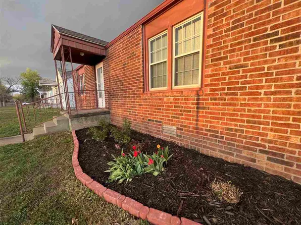 1338 S 3rd St, Blackwell, OK 74631