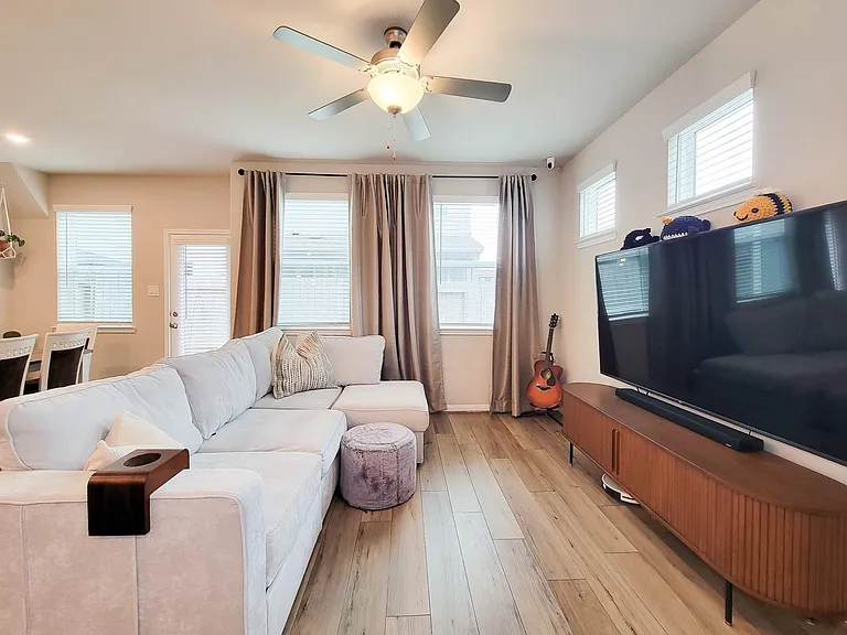 1510 Lakeline Oak Dr — Photo 3