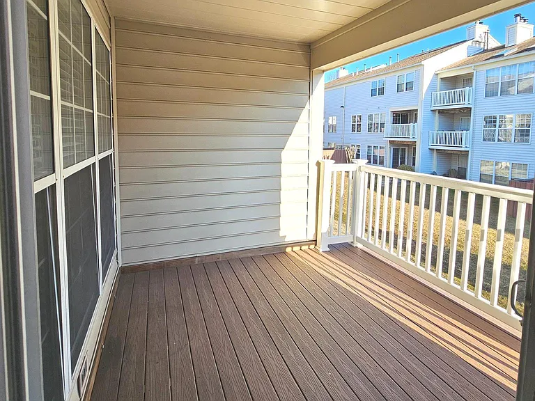 8202 Catbird Cir #202 — Photo 9