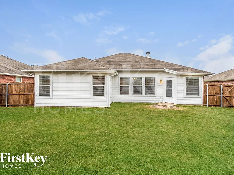 207 Amherst Dr — Photo 15
