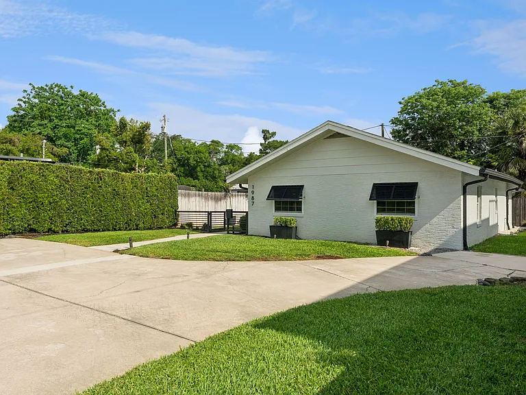 1987 Biscayne Dr — Photo 3