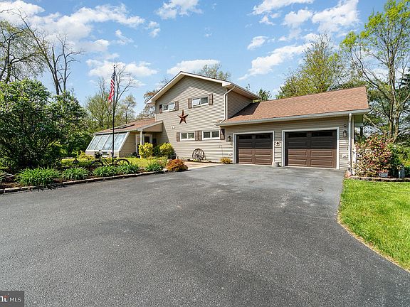 2nd image of 2 Coover Ct