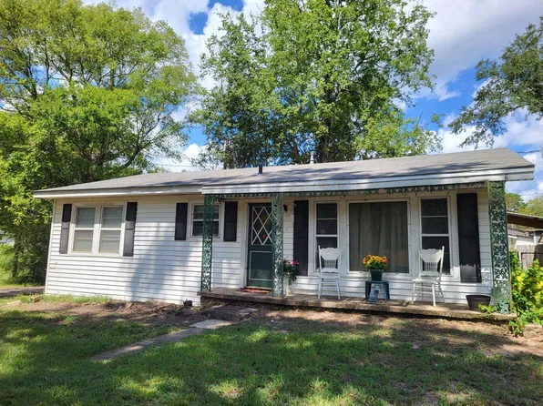 1609 Shell Camp Rd, Gladewater, TX 75647