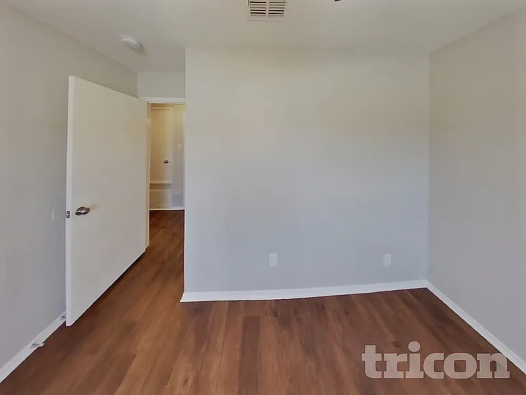 1009 Ridge Top Dr — Photo 10