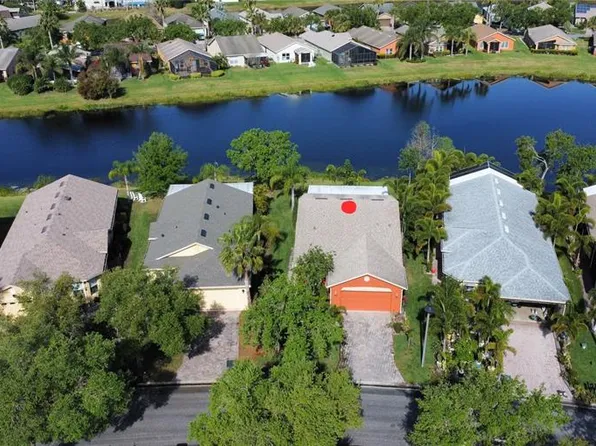 585 Grand Canal Dr, Poinciana, FL 34759