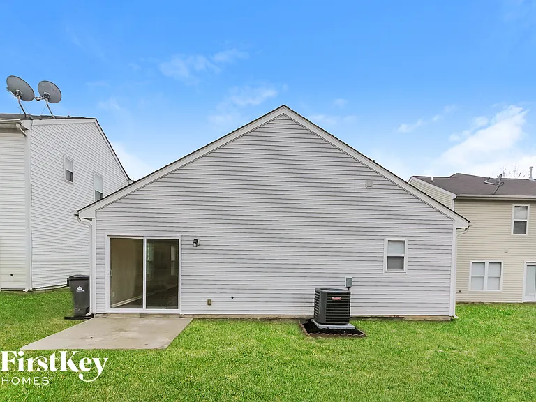 7307 Woodbourne Ln — Photo 15