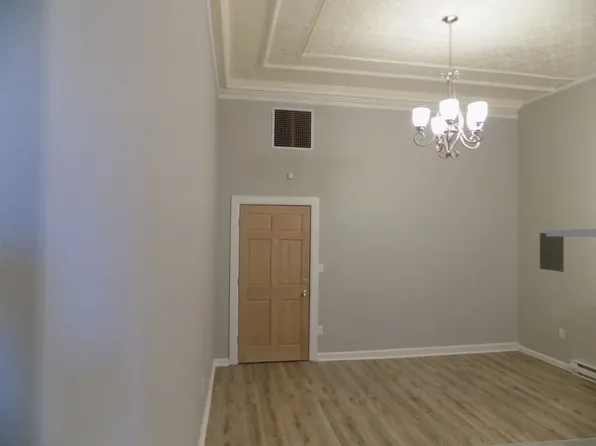 121 West Broadway Offices & Apartments, 121 W Broadway Ave #16, Fairfield, IA 52556