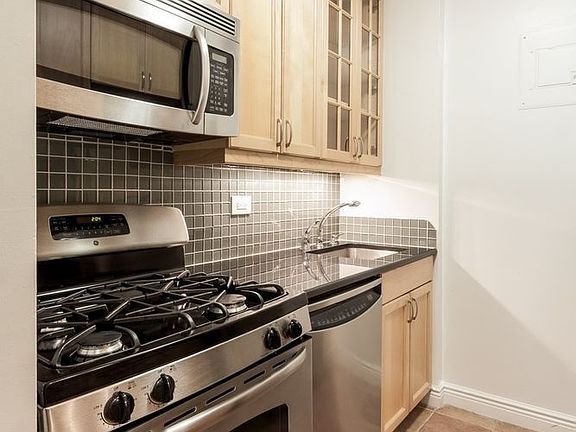 5th image of 201 E 87th St APT 6M