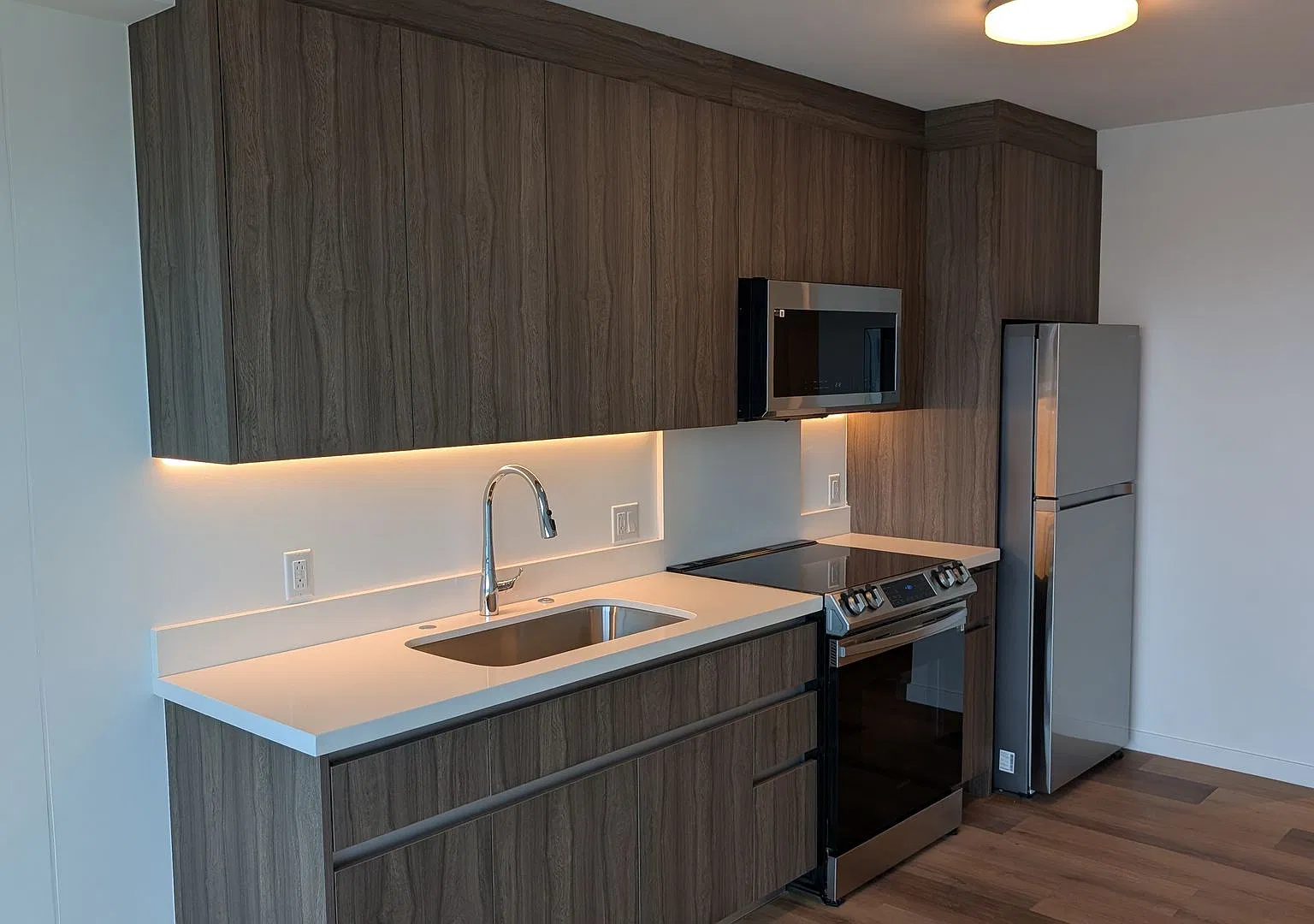 The Park on Keeaumoku brand new studio apartment — Photo 2