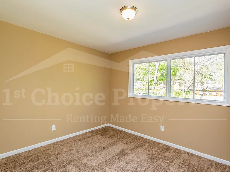 1332 Lake Ln NE — Photo 12