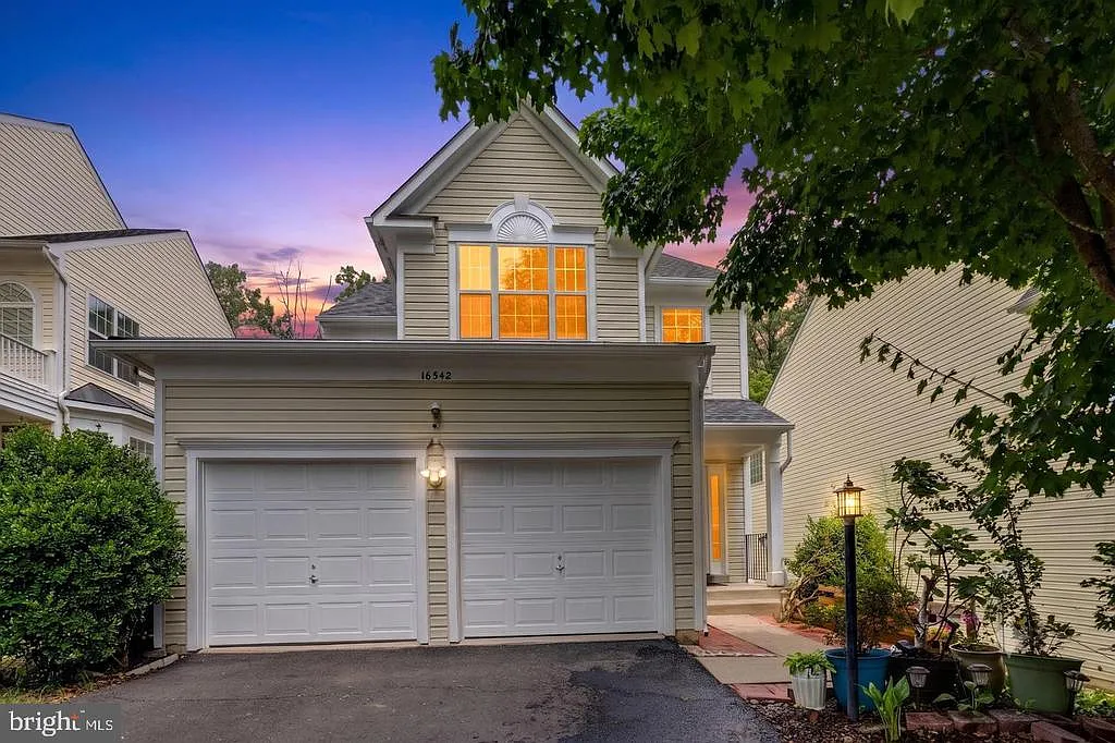 5 bed, 3.5 bath, 2741 sqft, $3,800 — Photo 2