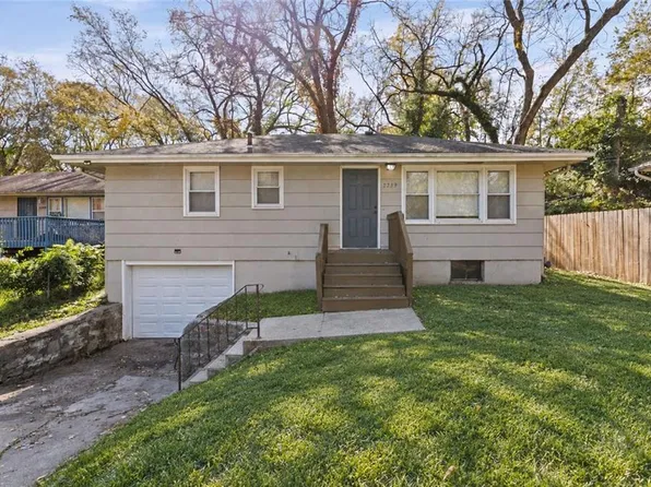2239 E 77th Ter, Kansas City, MO 64132
