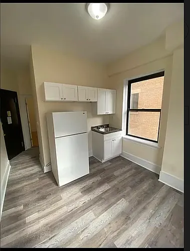 541 W 49th St #14 Photo 1