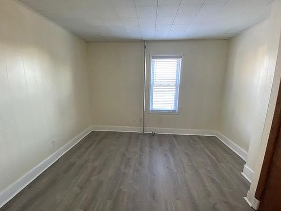 4th image of 182 Garfield Ave APT 2