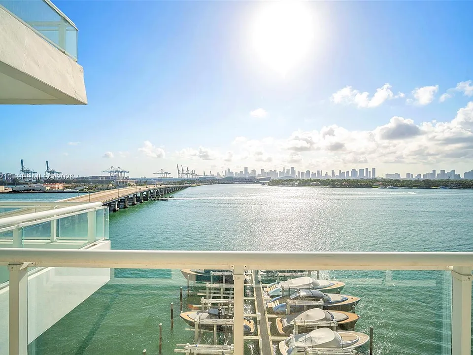 520 West Ave #803