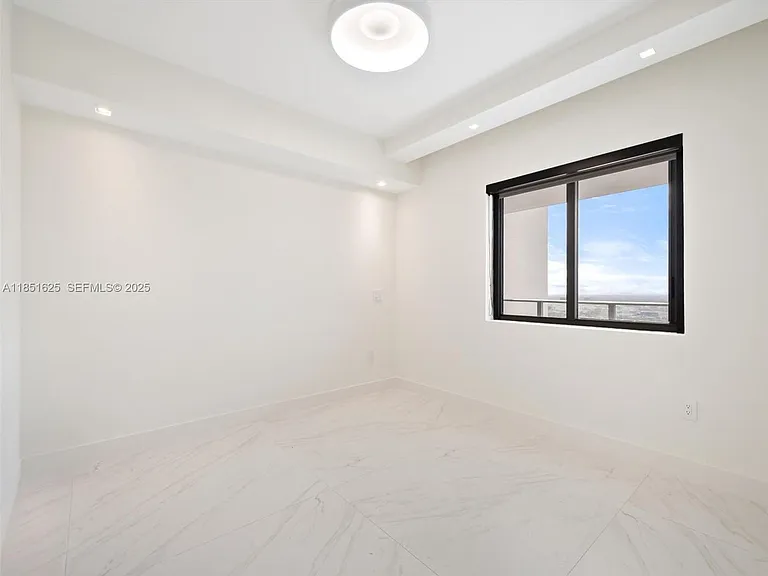 700 NE 24th St #4305 — Photo 7