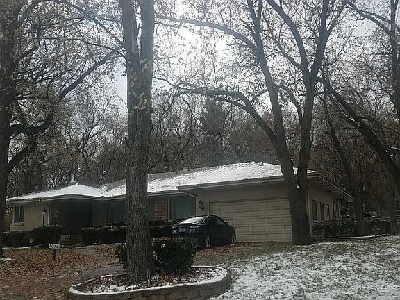2nd image of 1070 Forest Hills Ave