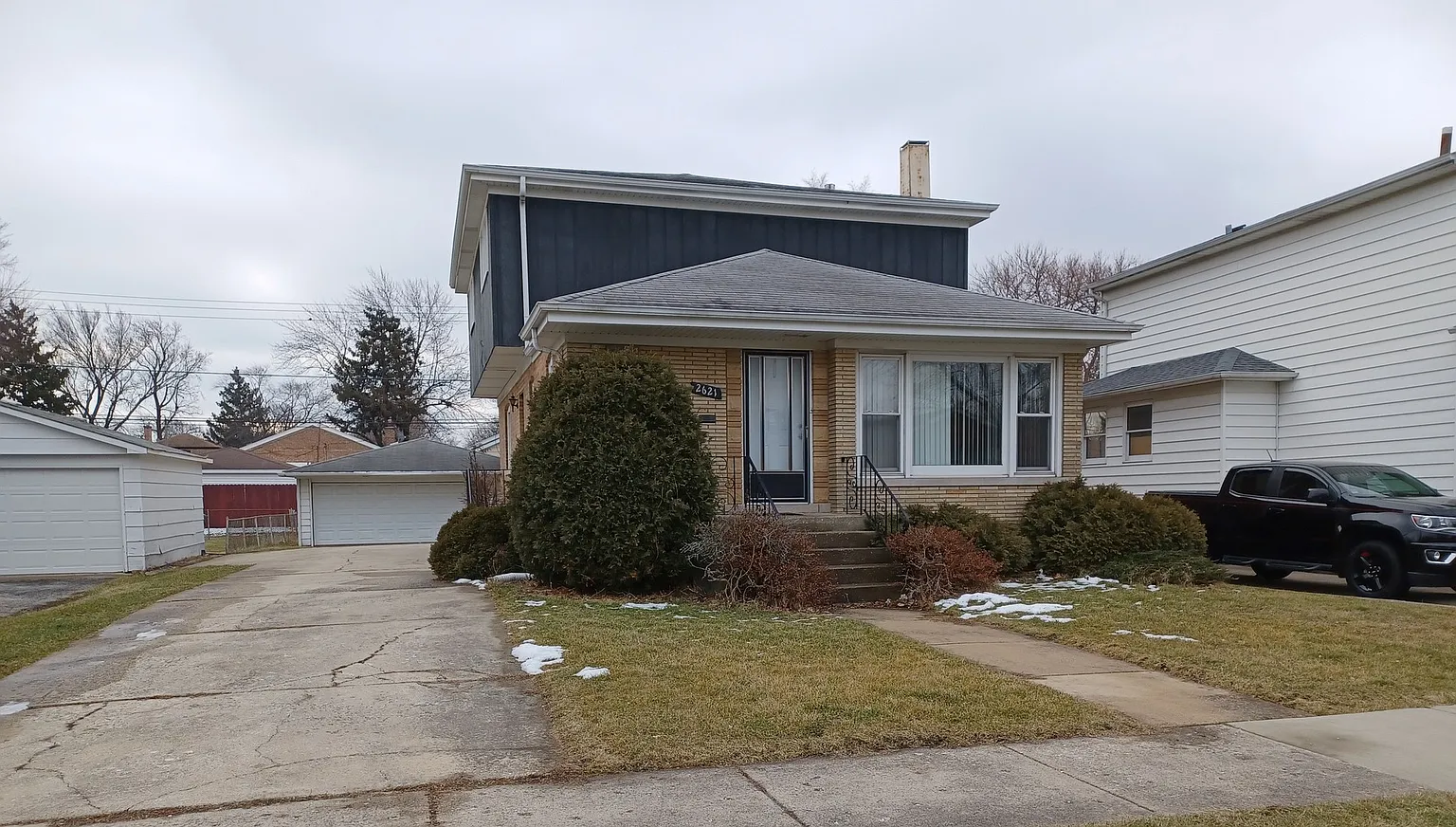 2621 W 98th Pl photo 1