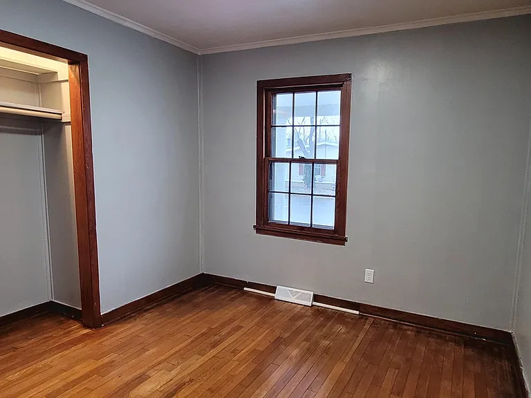 1101 W Hendrickson St — Photo 9