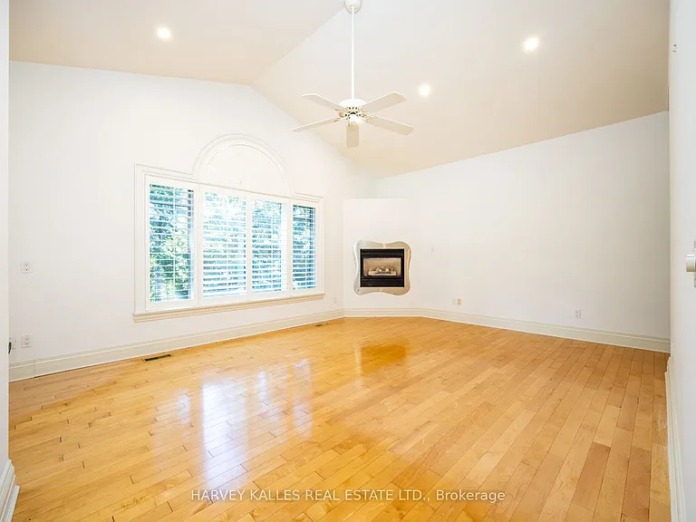 495 Deloraine Ave — Photo 27